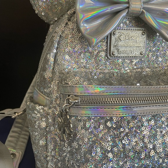GENTLY USED SILVER SEQUIN/HOLO LOUNGEFLY BACKPACK - Picture 5 of 6